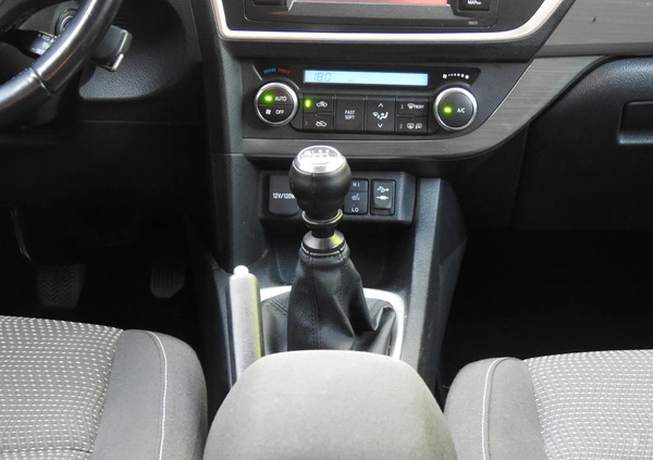 Toyota Auris cena 42900 przebieg: 143000, rok produkcji 2014 z Białobrzegi małe 191